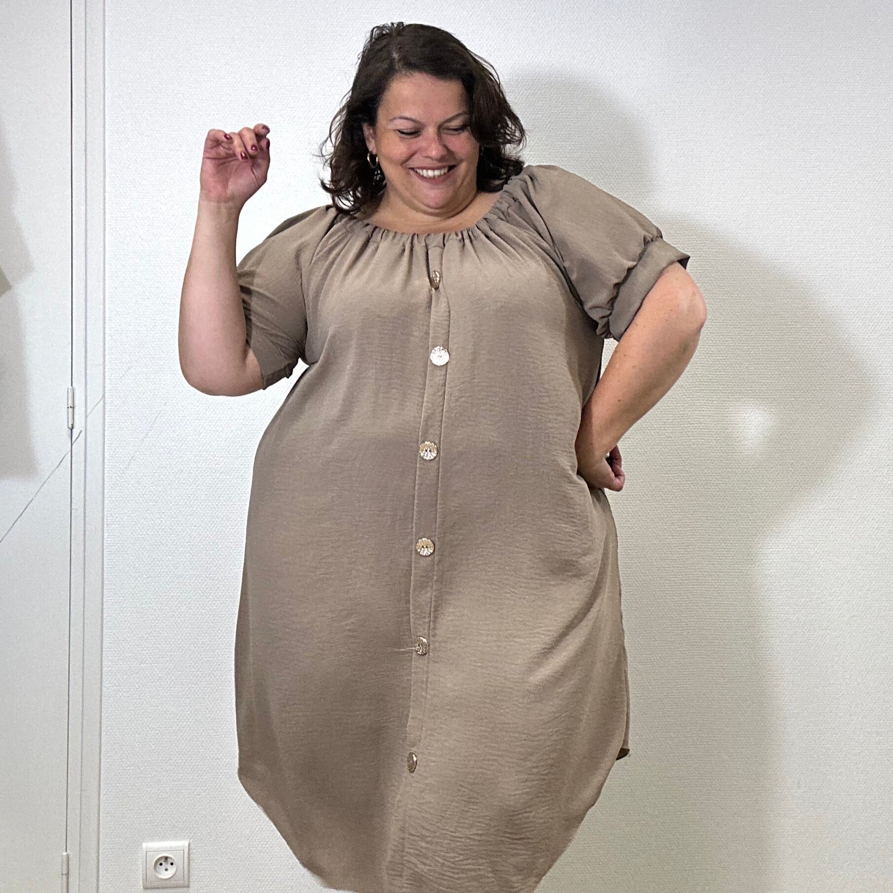 ROBE BOUTON TAUPE L'indisciplinée