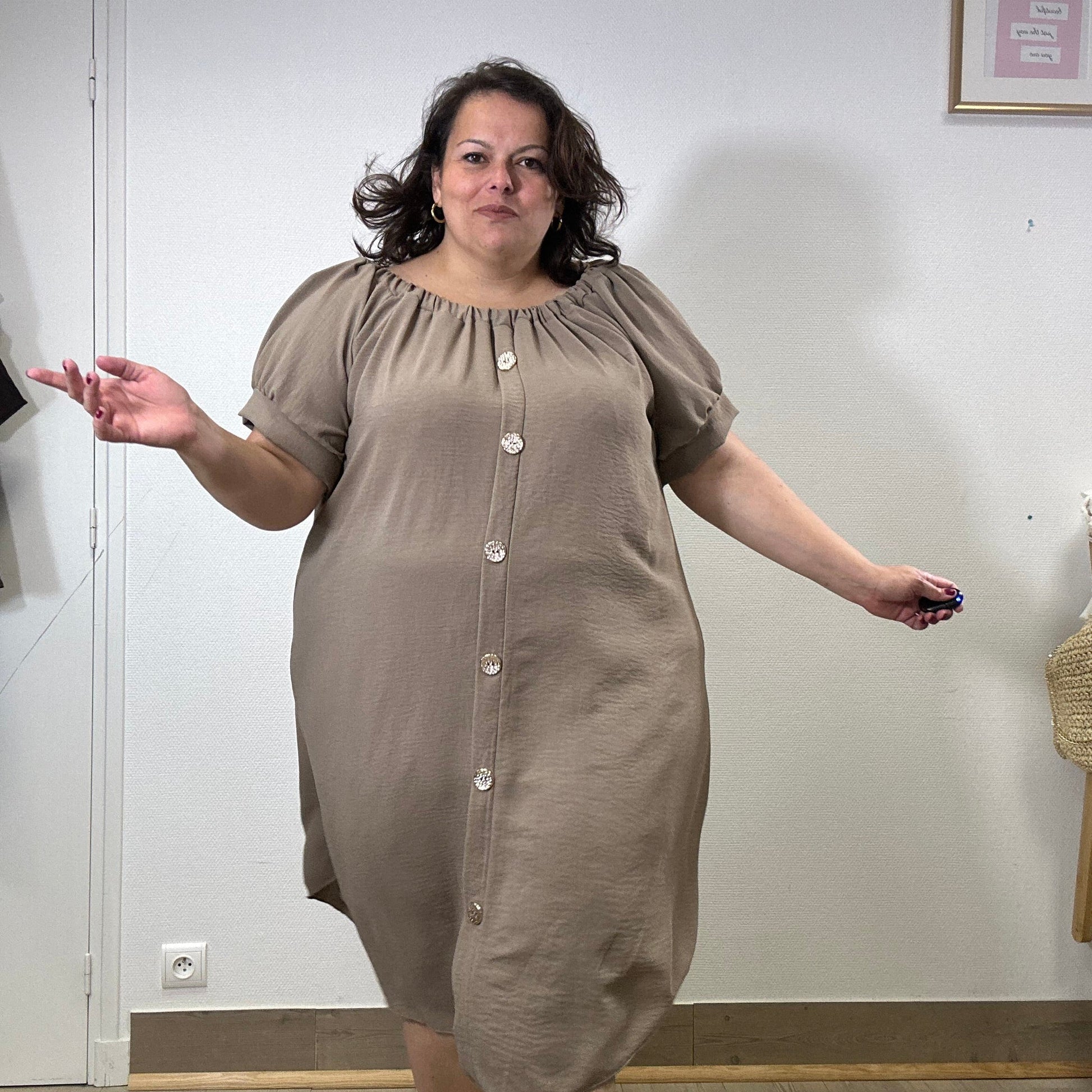 ROBE BOUTON TAUPE L'indisciplinée