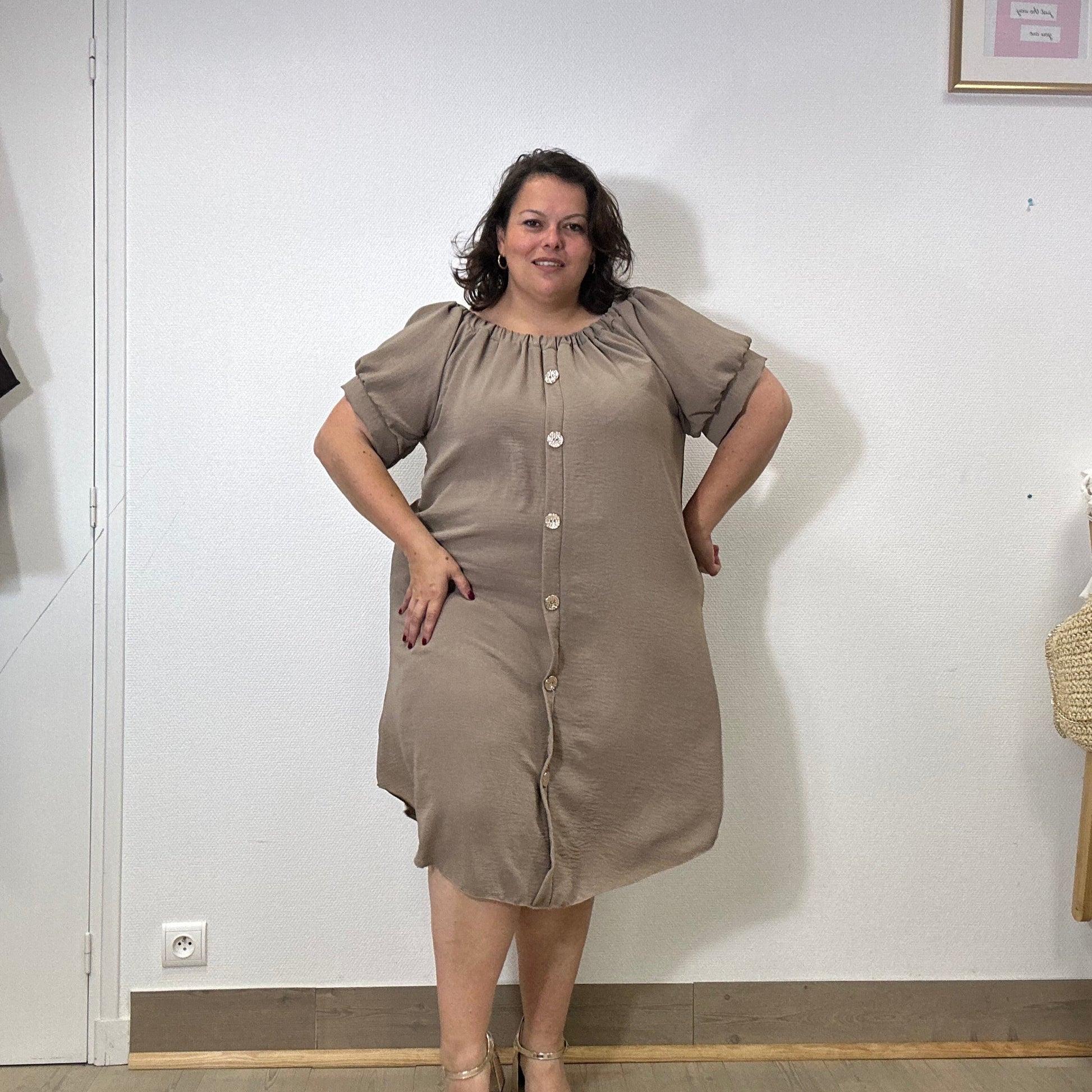 ROBE BOUTON TAUPE L'indisciplinée
