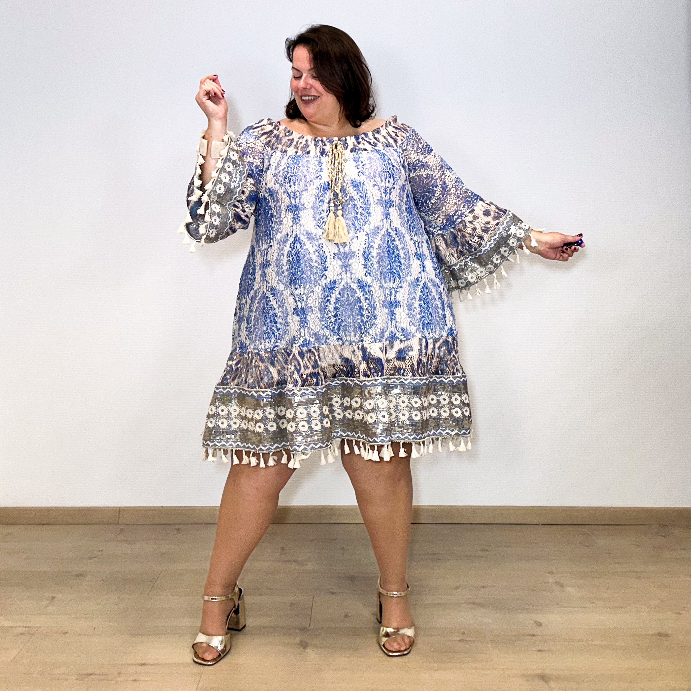 ROBE DENTELLE BLEUE L'indisciplinée