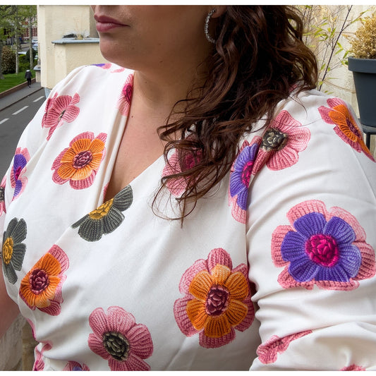 ROBE CACHE-COEUR - FLEURS AU CROCHET