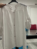 Blouse blanche col mao et dentelle L’Indisciplinée