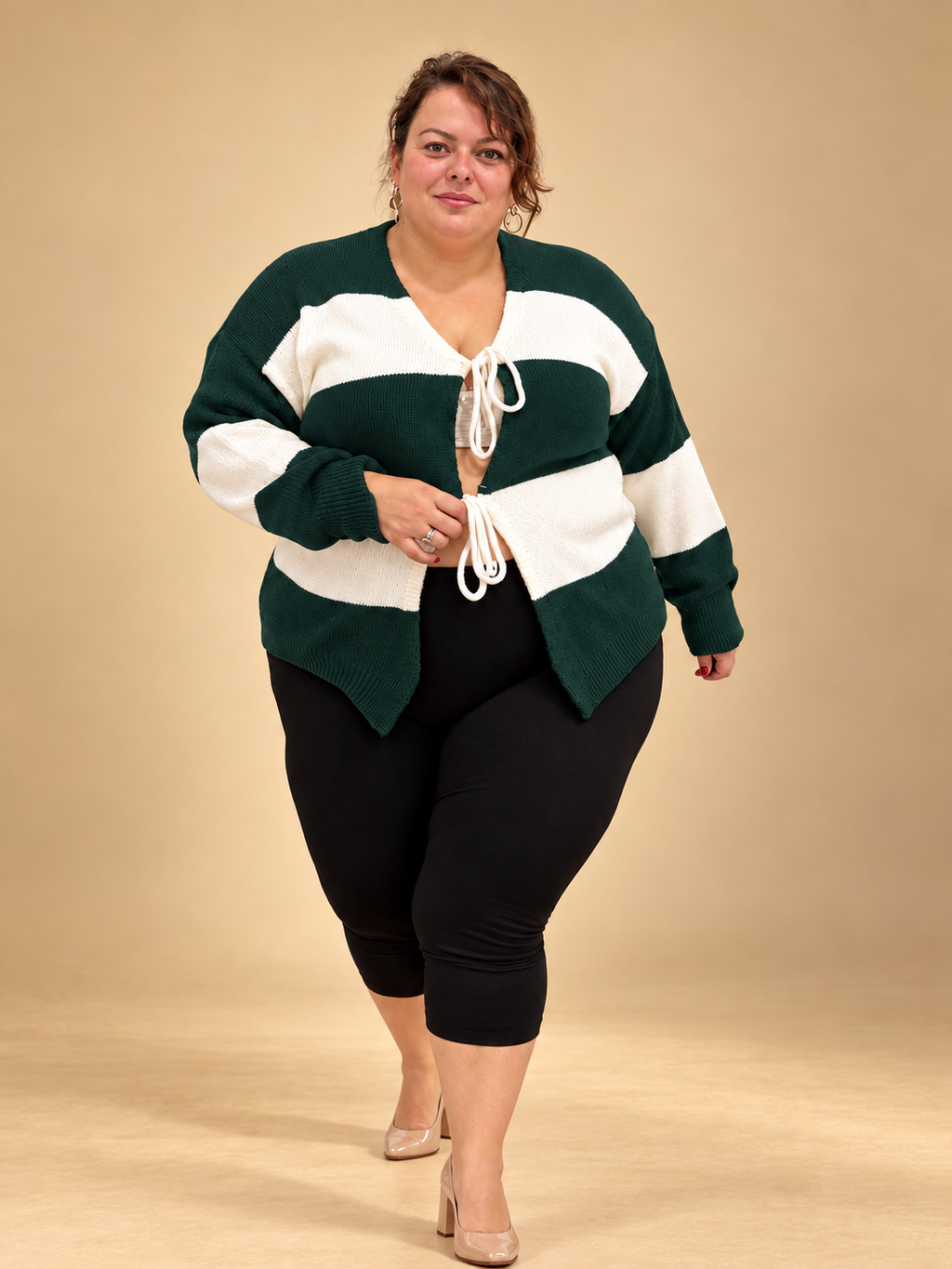 Cardigan marinière à nouer vert bouteille et ivoire porté