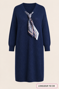 Robe-pull bleu myrtille avec foulard intégré – longueur 110 cm