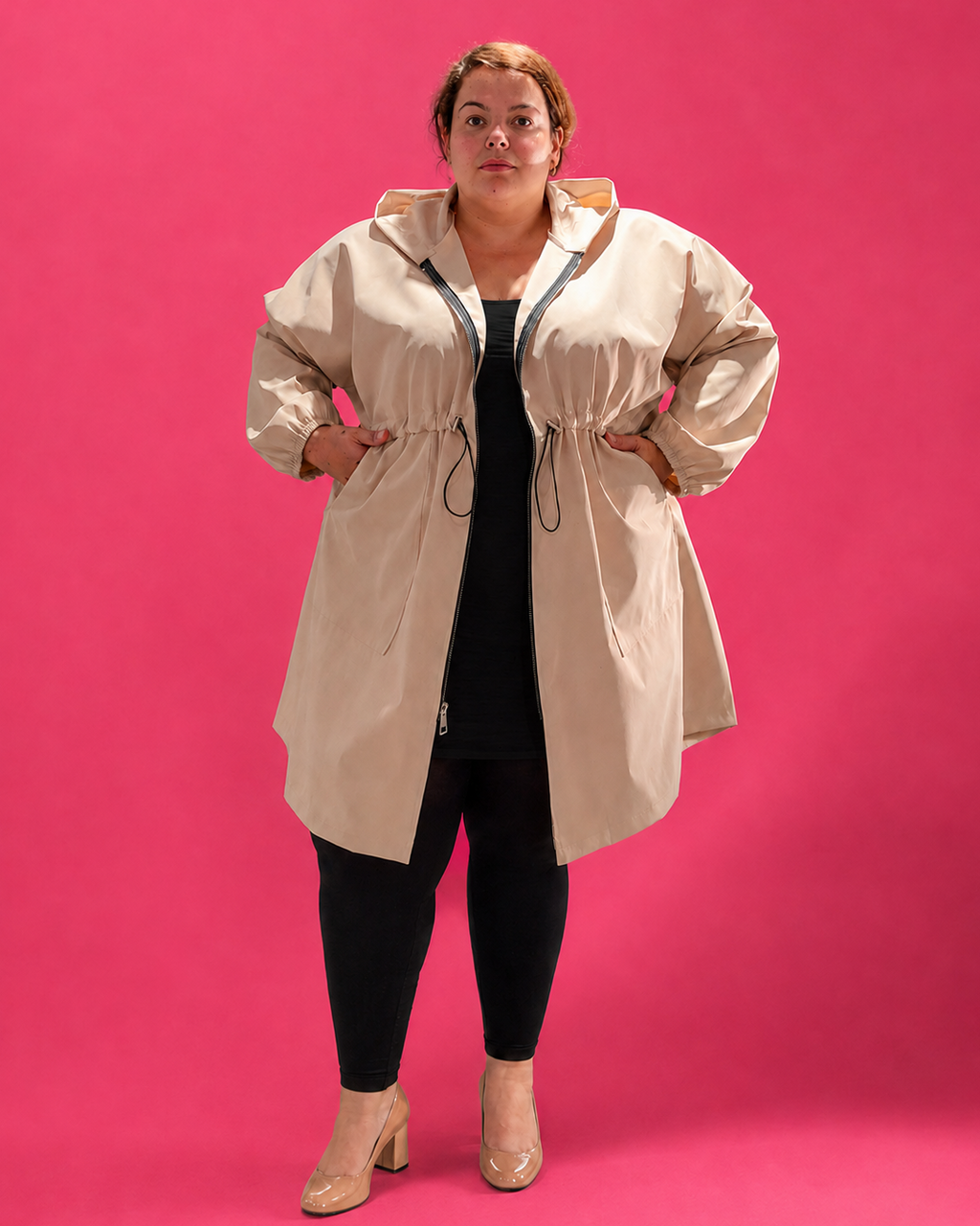 Parka longue déperlante beige grande taille portée ouverte