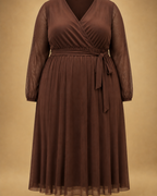 Robe midi cache-cœur en mesh grande taille chocolat