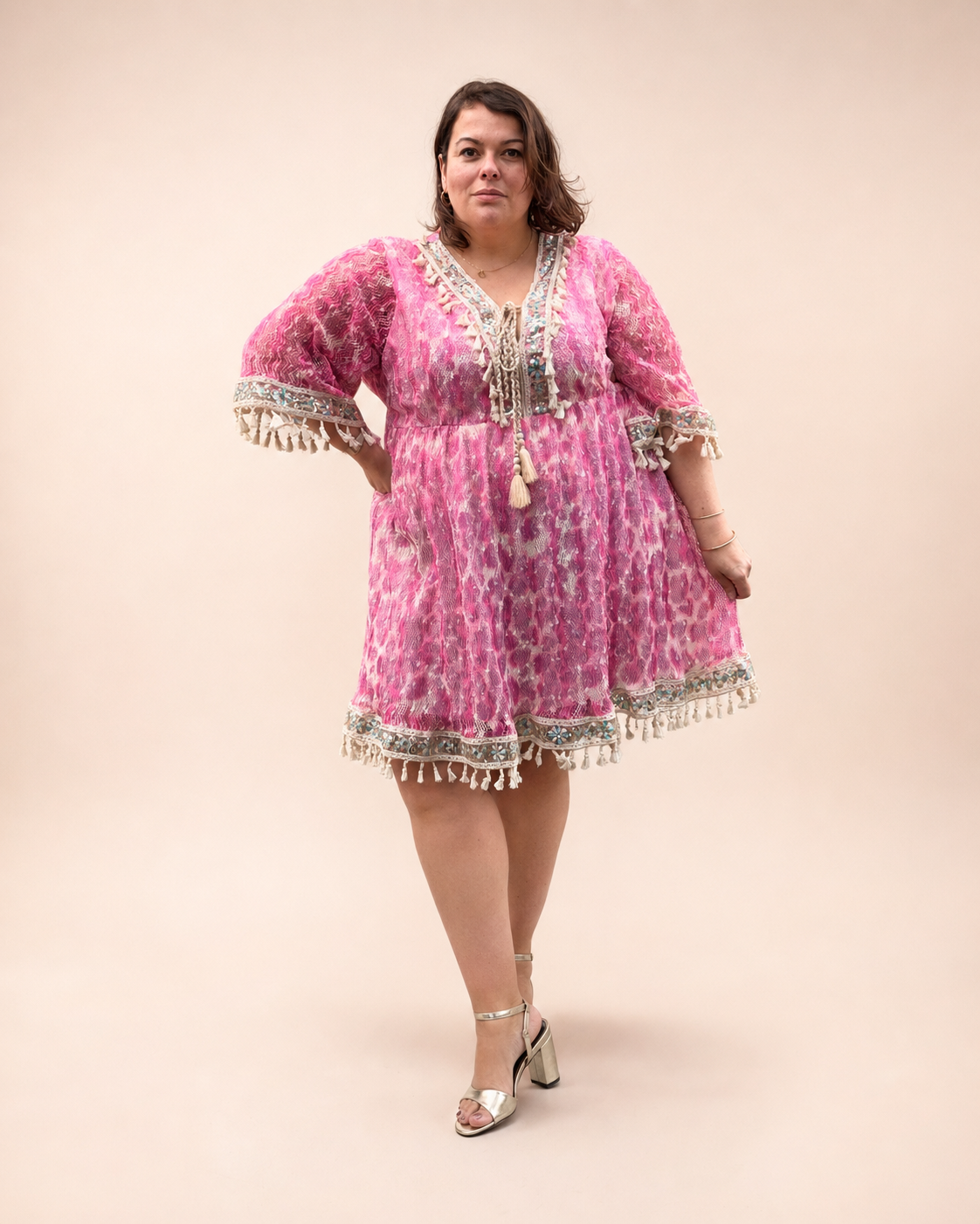 Robe Palma grande taille portée en studio