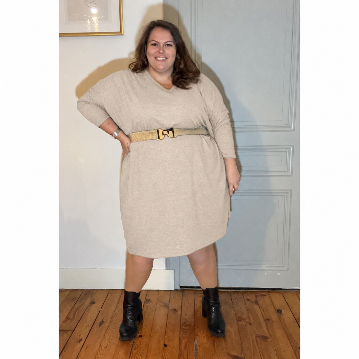 ROBE PULL COL V GRANDE TAILLE - BEIGE L'indisciplinée
