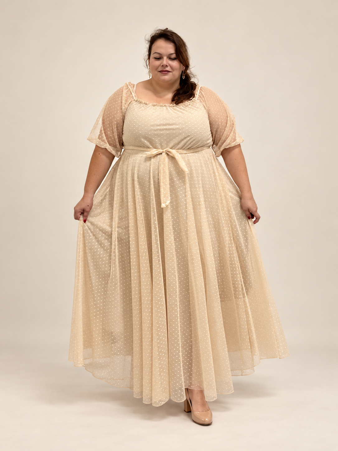 La Virevoltante beige portée de face
