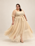 La Virevoltante beige portée en mouvement